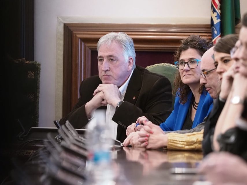 Jose Asiron, concejal de EH Bildu, durante el debate de la moción de censura en la que ha sido elegido nuevo alcalde de Pamplona.&nbsp;