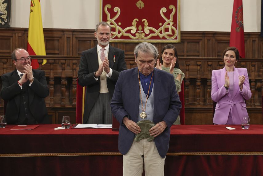 El Venezolano Rafael Cadenas Recibe El Premio Cervantes 7971