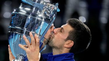 El serbio Novak Djokovic recibió el trofeo de ser el número 1 del Ranking ATP del mundo y superar a Pete Sampras por conseguirlo en siete ocasiones consecutivas