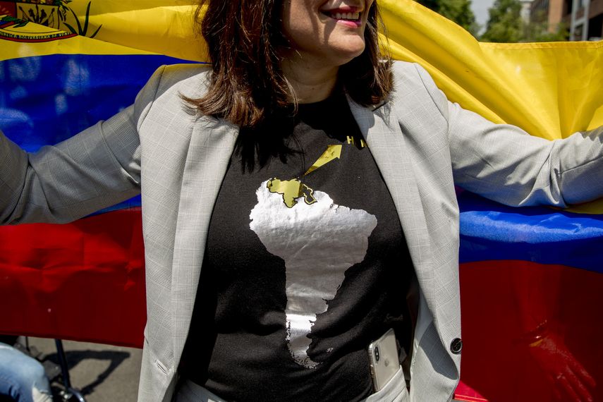 No somos golpistas, somos personas que queremos libertad. Estamos acá sin promover violencia,&nbsp; se expresaron los manifestantes frente a la embajada venezolana en Argentina.