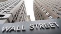 Letrero de Wall Street frente a la sede de la Bolsa de Nueva York.