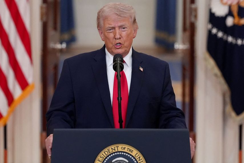El presidente de Estados Unidos, Donald Trump, habla durante un discurso televisado sobre el conflicto en Oriente Medio desde el Salón Cross de la Casa Blanca el 1 de abril de 2026, en Washington.