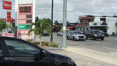 La gasolina podría costar alrededor de $2.75 este verano en Miami.