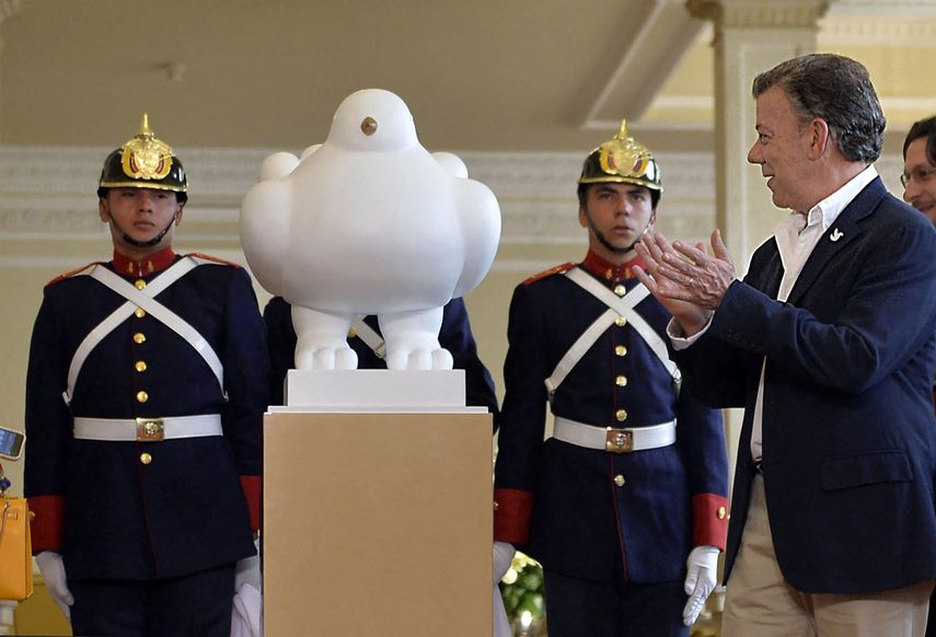 La paloma de la paz, la emblemática obra que el artista Fernando Botero donó en 2016 al gobierno de Colombia, durante la presidencia de Juan Manuel Santos.&nbsp;