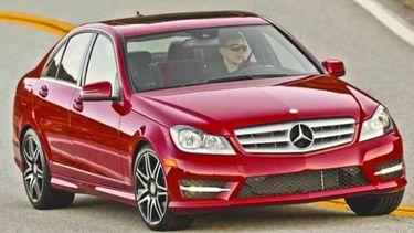 Mercedes abrirá nuevos distribuidores en China