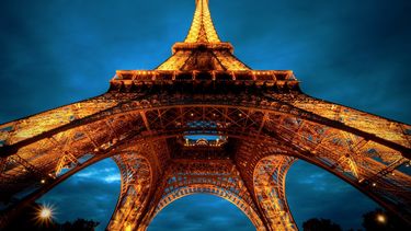 Cerca de 7 millones de turistas al año visitan la Torre Eiffel.