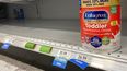 Una lata de la leche de fórmula Toddler Nutritional Drink en una tienda de alimentos en Surfside, Florida.