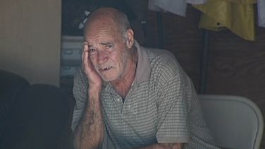 El hombre de 65 años, que fue hallado Virginia Key, fue recogido junto a otras dos personas por un pescador que los llevó a la orilla. (Foto: Álvaro Mata)