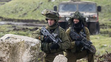 Soldados israelíes vigilan la frontera norte del país.&nbsp;