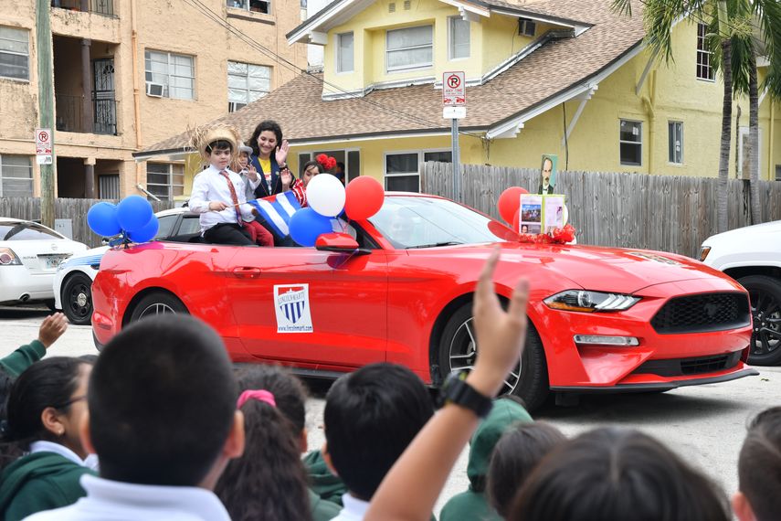 Los estudiantes celebraron el desfile en homenaje a José Martí.&nbsp;