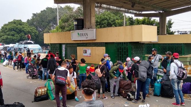 Desde Colombia grupos de venezolanos fueron trasladados de regreso a su pa&iacute;s.&nbsp;