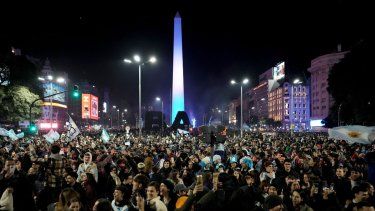 Aficionados de Argentina celebran en el Obelisco, después de que su equipo derrotó a Colombia en la final de la Copa América en Buenos Aires, Argentina, el lunes 15 de julio de 2024.&nbsp;