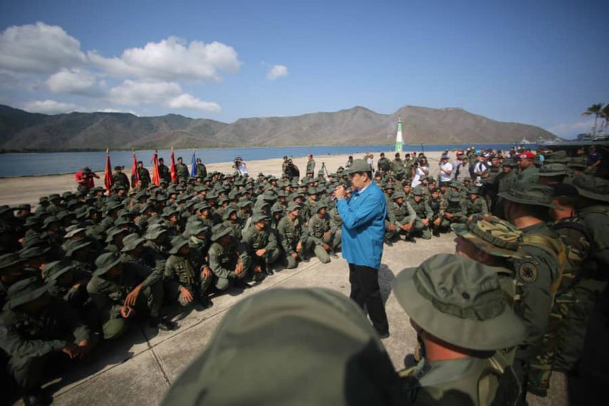 El dictador de&nbsp;Venezuela,&nbsp;Nicolás Maduro, se ha rodeado de nuevo este domingo de militares.