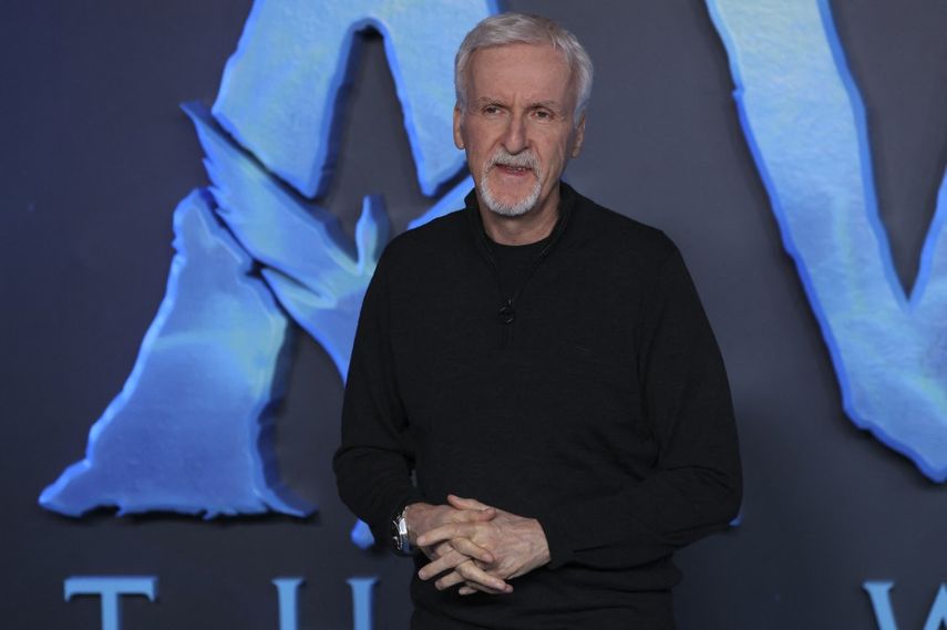 El cineasta canadiense James Cameron posa durante una sesión fotográfica para Avatar: The Way of Water en Londres el 4 de diciembre de 2022