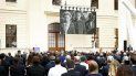 Decenas de asistentes observan la proyección del tráiler del documental Reckonigs durante el evento 70 años del Acuerdo de Luxemburgo en el Museo Judío de Berlín, el jueves 15 de septiembre de 2022.