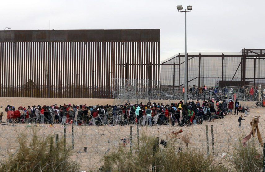 La crisis de inmigración se agudiza en la frontera sur, donde cruzan miles de migrantes en busca de asilo.