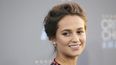 La actriz sueca Alicia Vikander dará vida al personaje que encarnara Angelina Jolie. (CORTESÍA). 