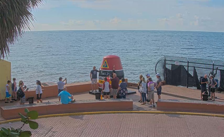 El monolito que marca 90 millas a Cuba en Cayo Hueso vuelve a relucir.
