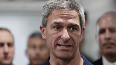 Fotograf&iacute;a del 17 de septiembre de 2019 del&nbsp;director interino del Servicio de Ciudadan&iacute;a e Inmigraci&oacute;n, Ken Cuccinelli, en Laredo, Texas.