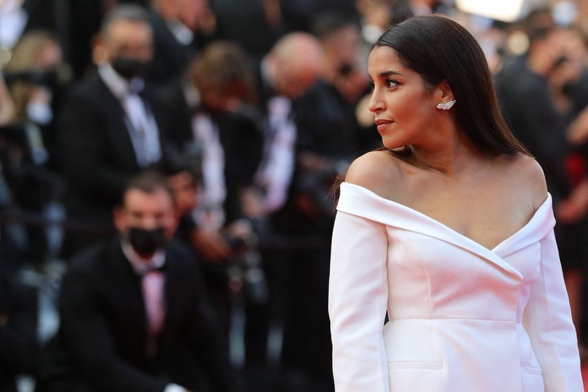 La actriz francesa Leila Bekhti posa con un traje unicolor.&nbsp;