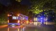 Un autobús está detenido en un camino inundado en Munich, Alemania, 23 de junio de 2021.&nbsp;