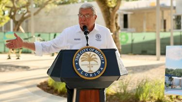 El comisionado por el distrito 4 de Miami, Manolo Reyes.