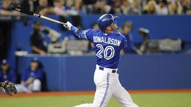 Donaldson despertó la ofensiva de Toronto en la tercera entrada