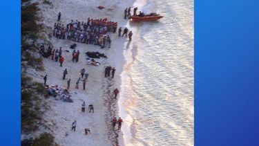 Los 15 supervivientes fueron rescatados a seis millas de distancia del citado archipiélago por un barco de la RBDF y luego serán entregados a las autoridades de inmigración.