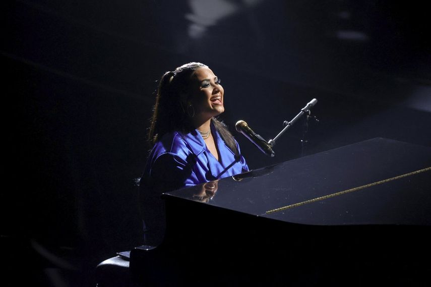 En esta imagen proporcionada por NBC, Demi Lovato interpreta a Commander in Chief para los Billboard Music Awards el 14 de octubre de 2020 en el Dolby Theatre de Los Ángeles.