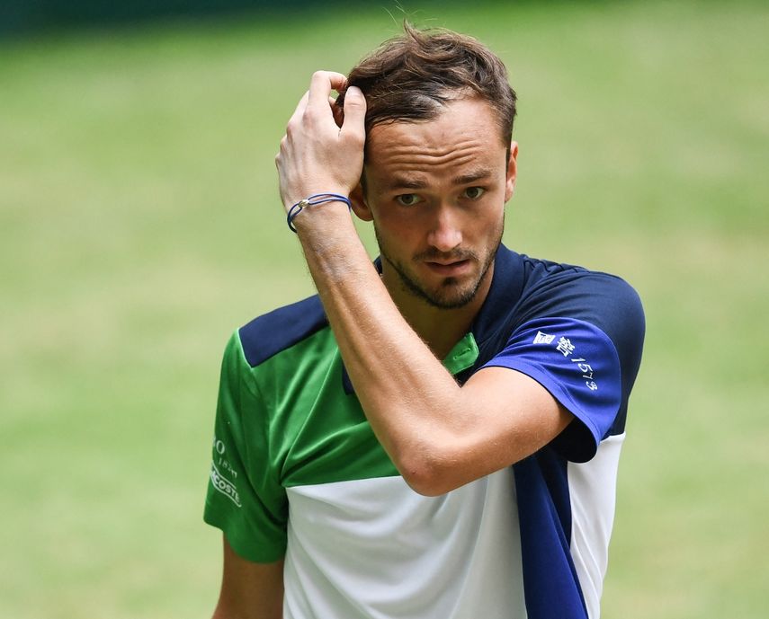 El ruso Deniil Medvedev se lamenta de la derrota en torneo preparativo a Wimbledon