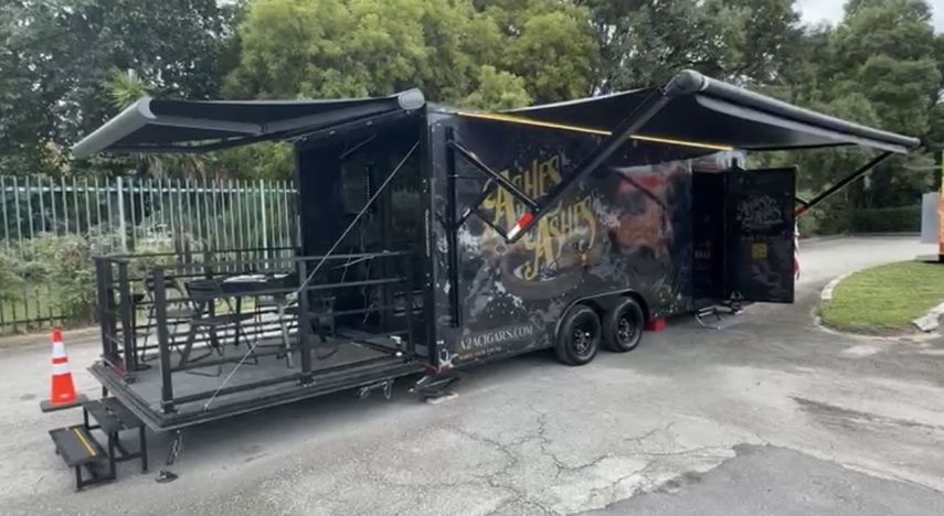 El carrito móvil de Ashes & Ashes, donde el tabaco premium se encuentra con la movilidad.