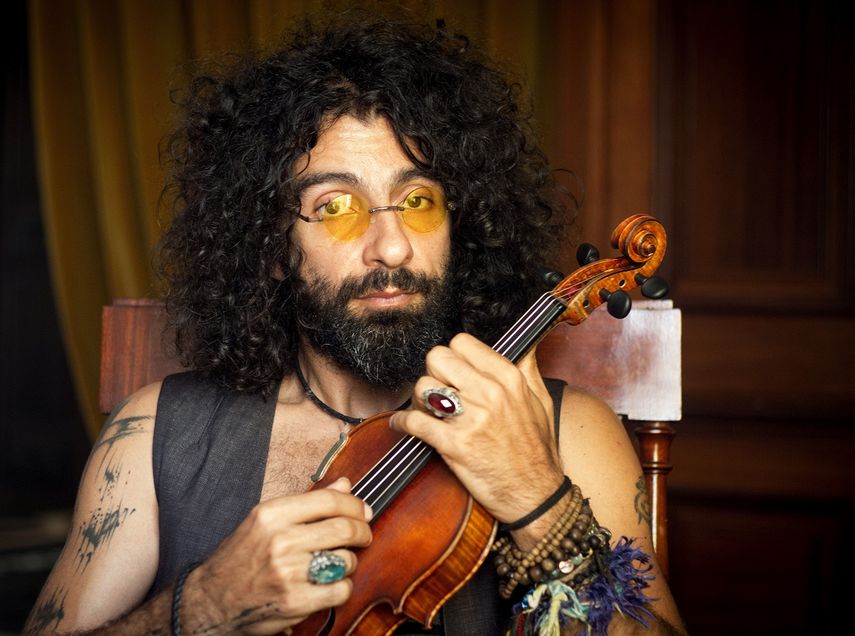 A los 12 años dio su primer concierto y a los 15, mientras el Líbano estaba inmerso en una guerra civil larguísima, solicitó becas en varios países y finalmente pudo marcharse a Alemania a estudiar