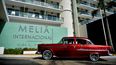 Un automóvil circula cerca de la entrada del Hotel Meliá International en Varadero, provincia de Matanzas, el 23 de octubre de 2020. Varadero, el balneario más importante de Cuba, reabre al turismo internacional, en medio de la pandemia del coronavirus. Un automóvil circula cerca de la entrada del Hotel Meliá International en Varadero, provincia de Matanzas, el 23 de octubre de 2020. Varadero, el balneario más importante de Cuba, reabre al turismo internacional, en medio de la pandemia del coronavirus.