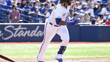 El dominicano Vladimir Guerrero Jr., de los Azulejos de Toronto, corre tras conectar un jonrón el sábado 29 de junio de 2019&nbsp;