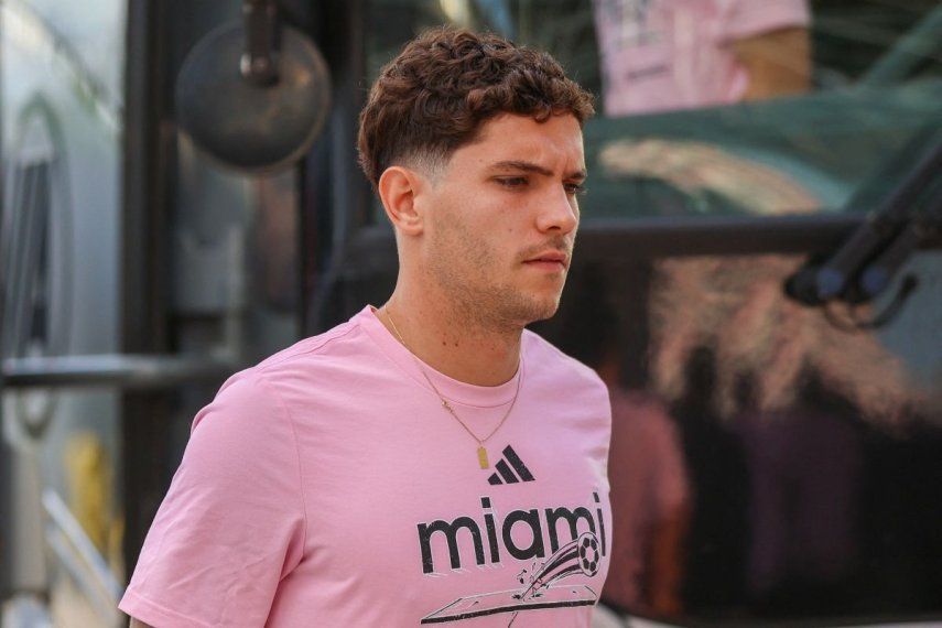 El atacante brasileño Leo Afonso, en ese entonces del Inter Miami, llega al campo antes de un partido, el 9 de abril de 2025.