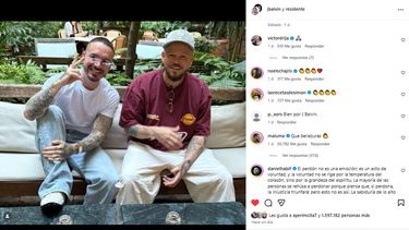 El colombiano J Balvin y el boricua Residente posan juntos tras años de diferencias personales.&nbsp;