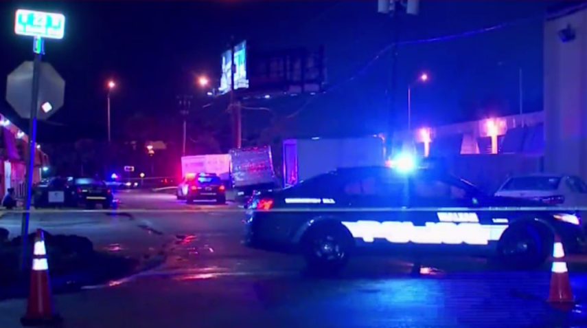 Las autoridades cerraron el perímetro mientras que la víctima fue transportada al hospital.&nbsp;