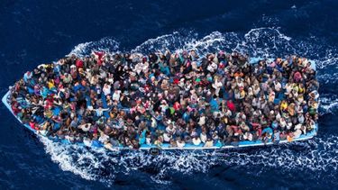 El número total de inmigrantes incluye 26 millones de refugiados o demandantes de asilo, que representan un 10 % del total, y que, a diferencia del resto de migrantes, se concentran en su mayoría (84 %) en países pobres o con rentas medias.