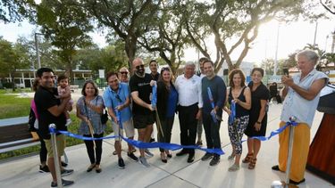 Nuevas canchas de baloncesto, de fútbol, mejoras en el campo de béisbol, y un centro acuático con piscina olímpica y vestidores, son parte de los trabajos que se realizan