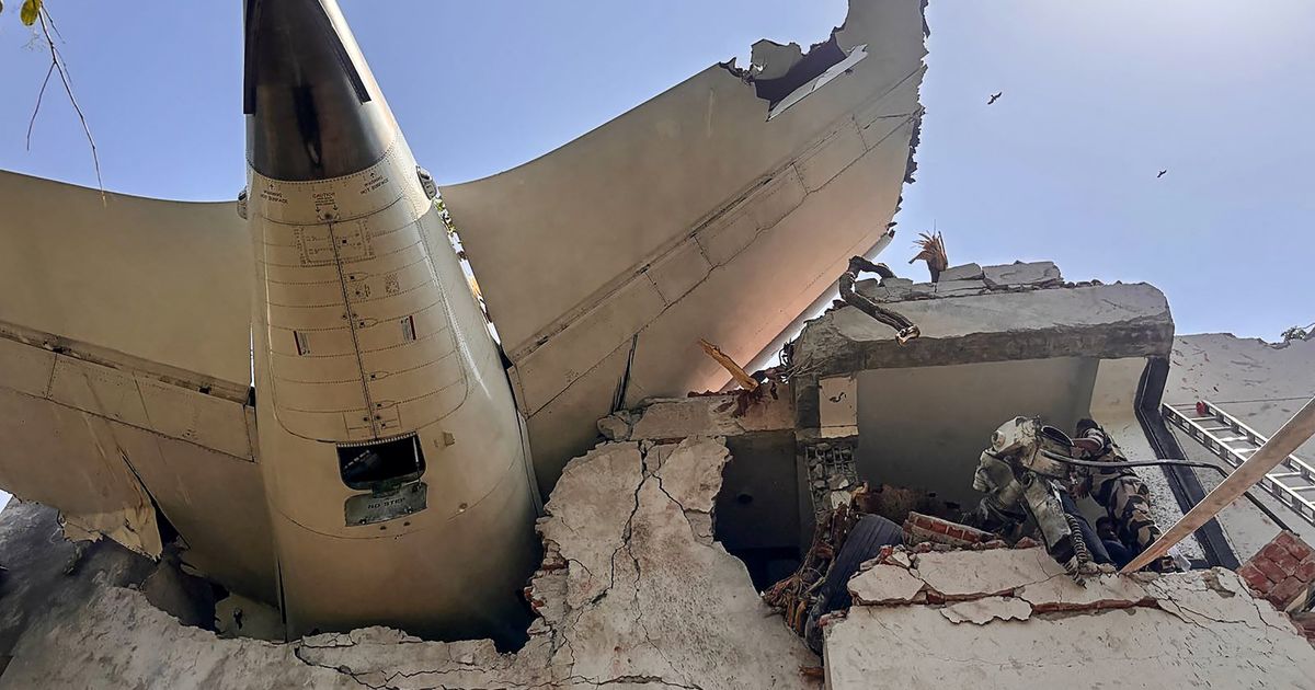 Hallan la segunda caja negra del vuelo de Air India que se estrelló la semana pasada en Ahmedabad