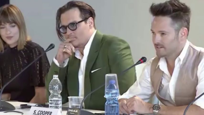 En TikTok, un usuario publicó un video en el que se ve a la hija de Melannie Grifith y Don Johnson viendo el dedo de Jhonny Depp, durante la promoción de la película Black Mass, en el Festival de Cine de Venecia edición 72, realizada en 2015.&nbsp;