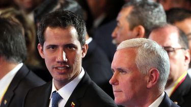 &nbsp;El vicepresidente de los Estados Unidos, Mike Pence (d), y el mandatario interino de Venezuela, Juan Guaidó (i).
