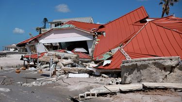 Una vivienda fue arrasada por el huracán Milton en Manasota Key, Florida.