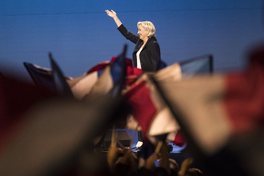 La líder del Frente Nacional (FN), Marine Le&nbsp;Pen, ofrece un discurso durante un mitin en Villepinte, &nbsp;al norte de París.