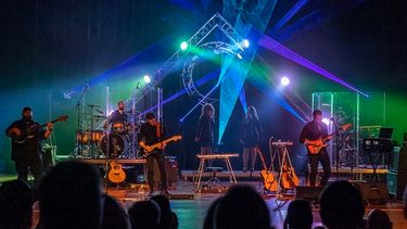 L banda tributo Floyd Nation interpreta canciones de Pink Floyd.