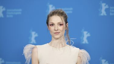 La actriz Hunter Schafer posa en la sesión de Cuckoo en la Berlinale, el viernes 16 de febrero de 2023.