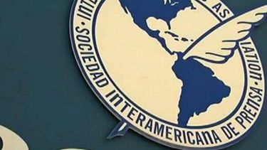 La Sociedad Interamericana de Prensa (SIP).