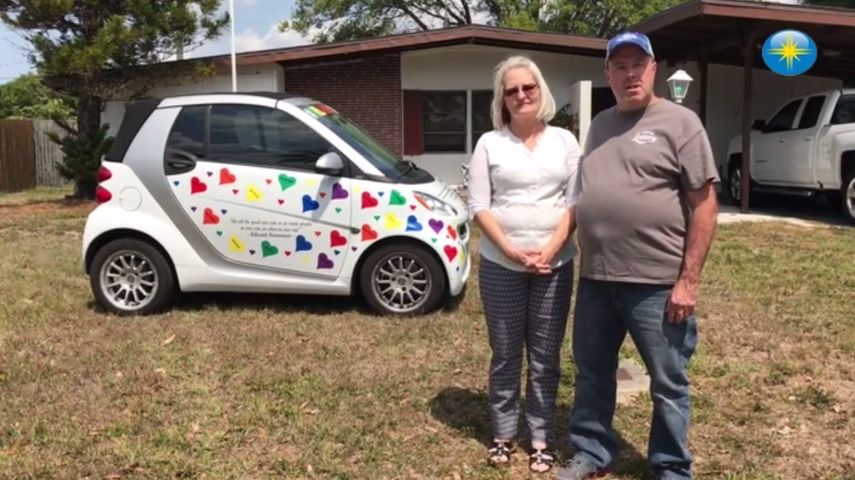 Wally Goodnough y su esposa,&nbsp;conducirán su pequeño vehículo-homenaje hasta Orlando para participar en los actos conmemorativos al cumplirse un año de la matanza en el club Pulse.