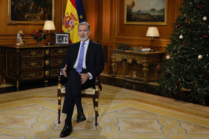 El rey Felipe VI ofrece su tradicional discurso de Nochebuena desde Zarzuela, en Madrid (España) el 24 de diciembre de 2023.