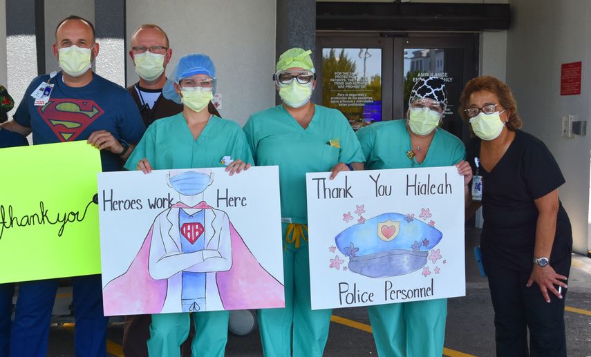 Personal sanitario del Hialeah Hospital agradece muestras de apoyo.